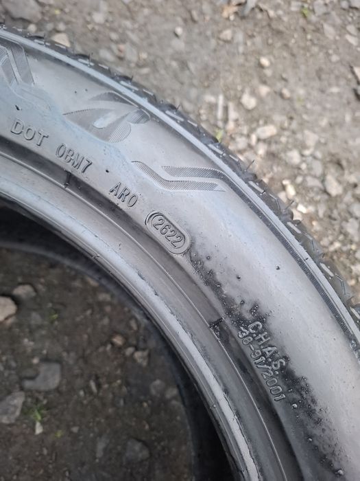 Vand 2 anvelope 305 40 20 brigestone bune de vara ca noi dot 2022