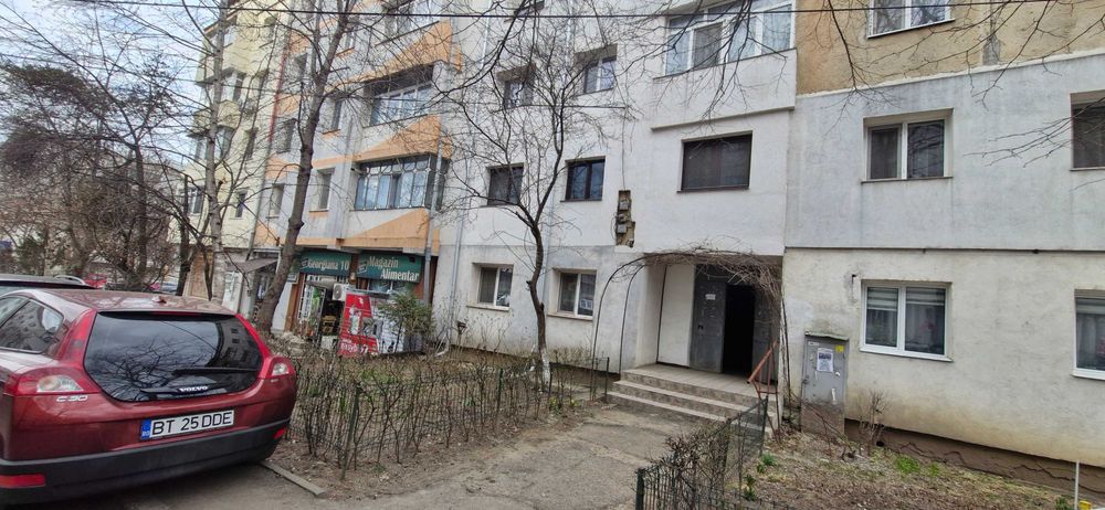 Vând apartament 3 camere, decomandat, parter, 55 m utili, lângă mall