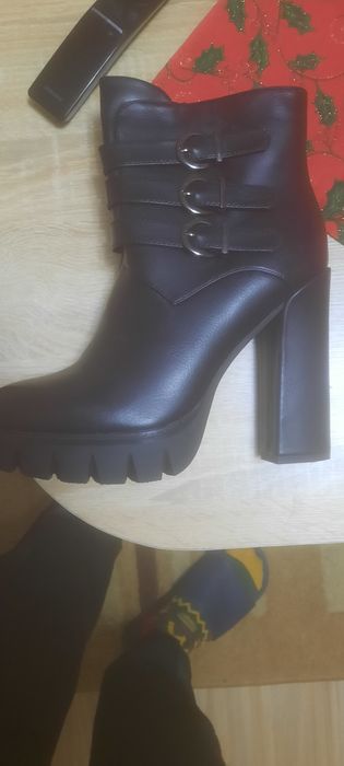 Боти 40 номер като нови