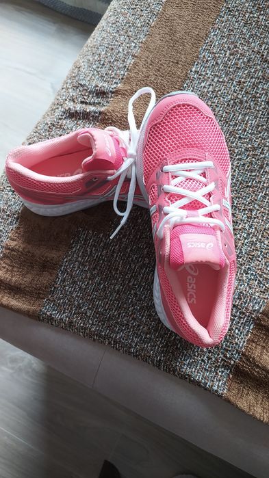 Нови маратонки "asics"