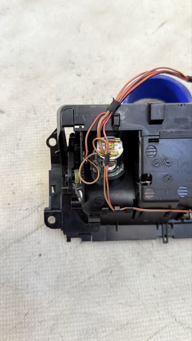 Пепелник BMW 1 E81 E82 E87 E88 3 E90 E9X