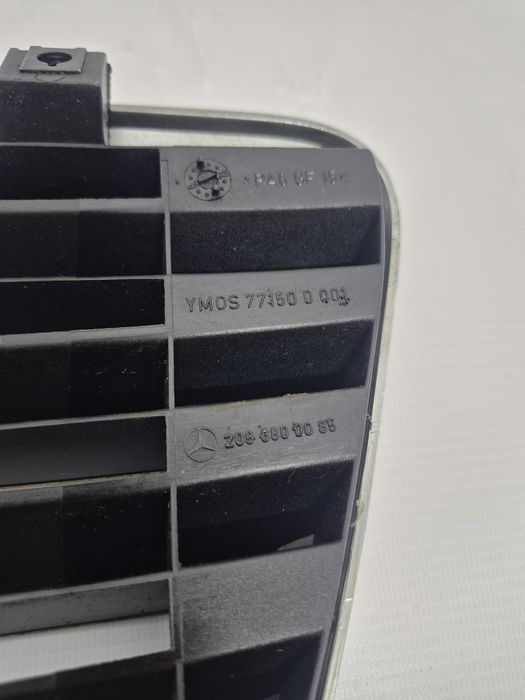 Решетка радиатора Mercedes W208 CLk