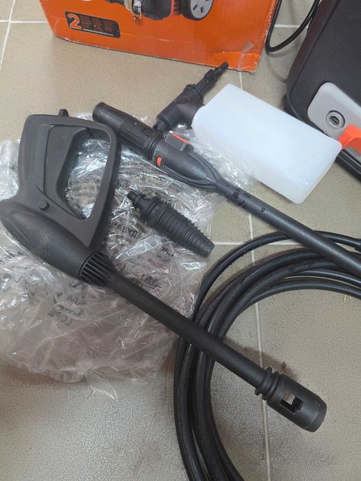 Aparat de spalat cu presiune Black+Decker Presiune maximă (bar) 110; consum de energie (kW) 1,4; debit maxim (l/h) 390