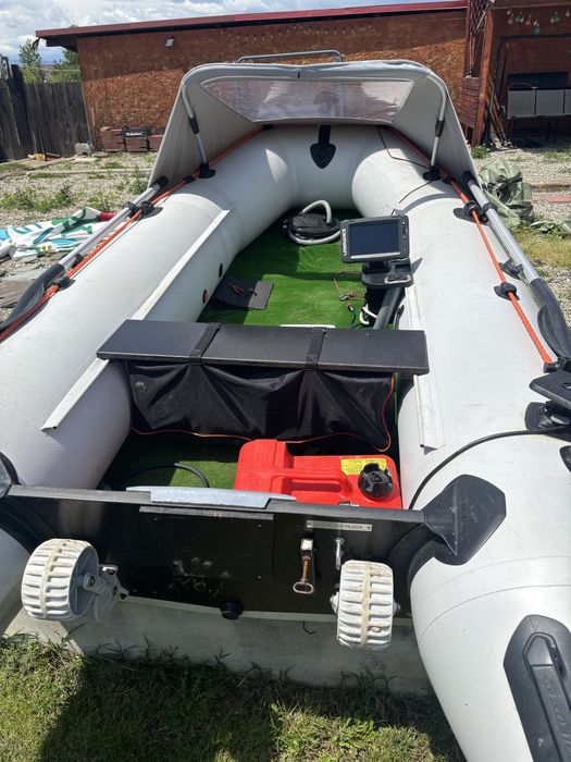 Barca Kolibri 360 D cu motor Tohatsu 9.8 cp si sonar