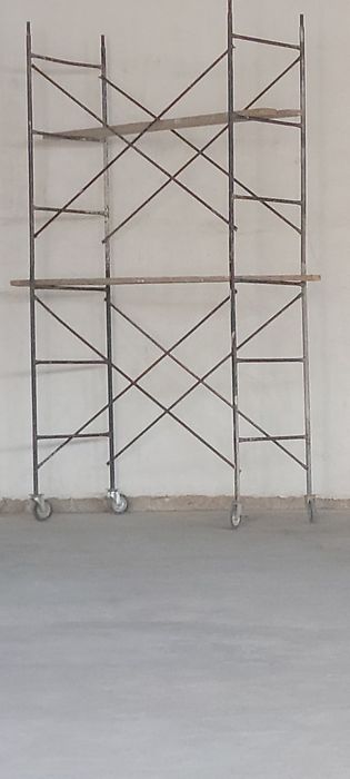 Teleskopicheskiy  stoyka. тойка леса lesa. Сдаётся  стойка монолитные