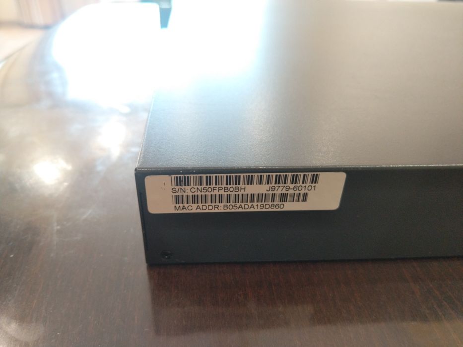 HP Aruba 2530-24-PoE+ Switch (J9779A) суич интернет рутер