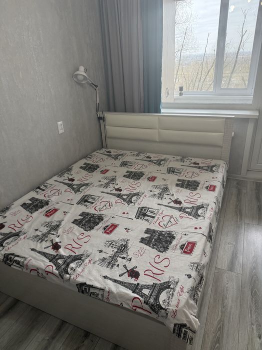 Продам кровать с матрасом