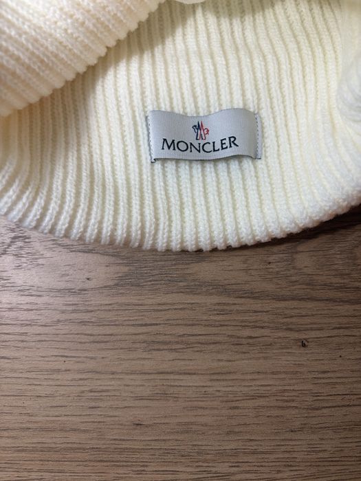 Caciula Moncler Alba