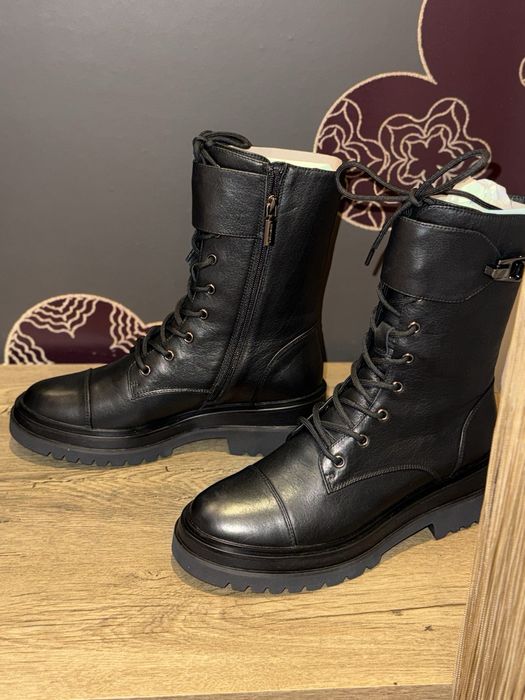 Coccinelle Кожени ботуши 39 номер , нови