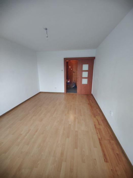 Apartament 2 camere etaj 2  str dealului