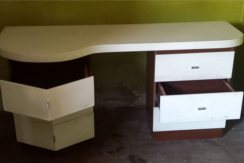 Стол почти новый