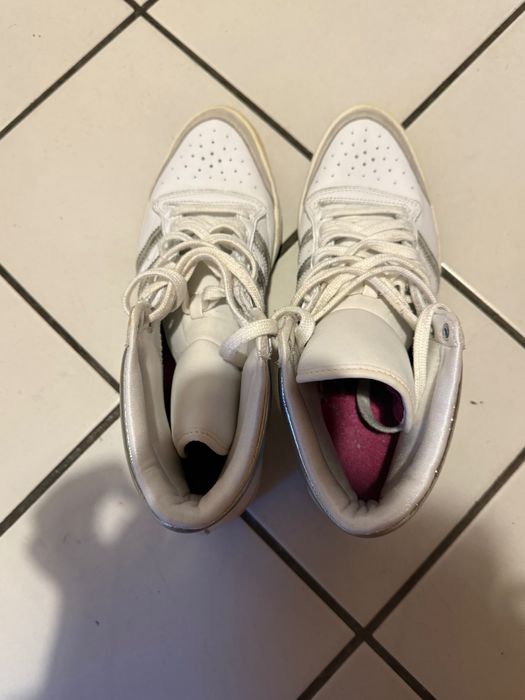 Продавам кецове Адидас