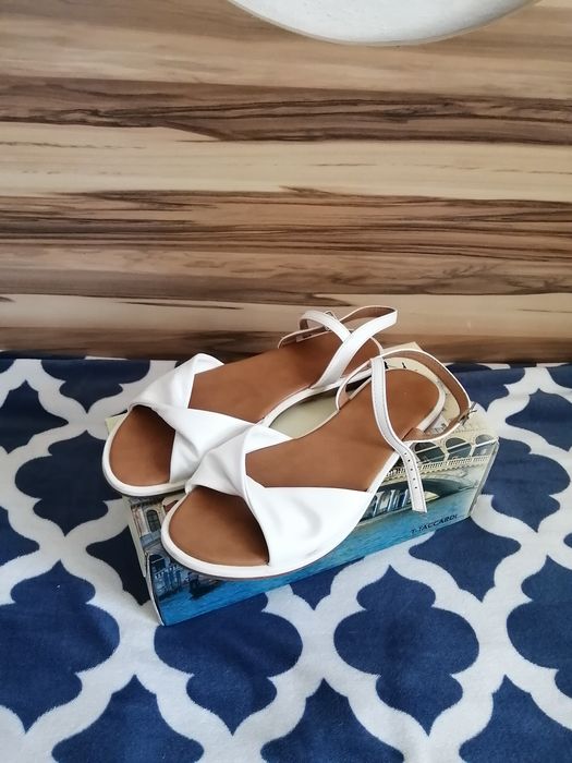 Продам женские сандали