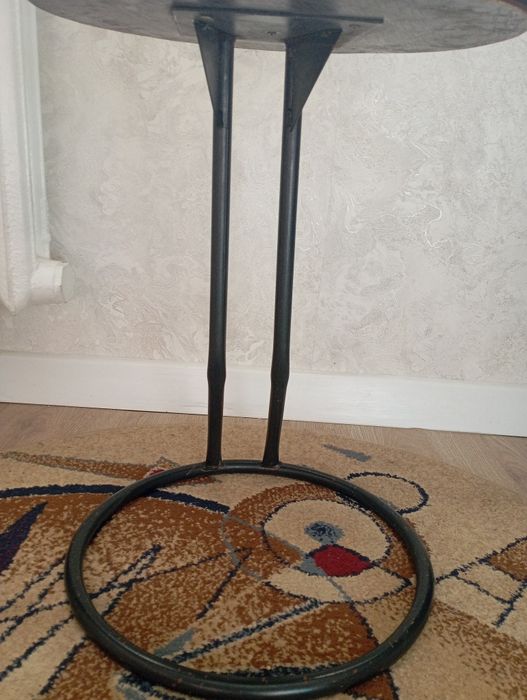 Продам журнальный столик