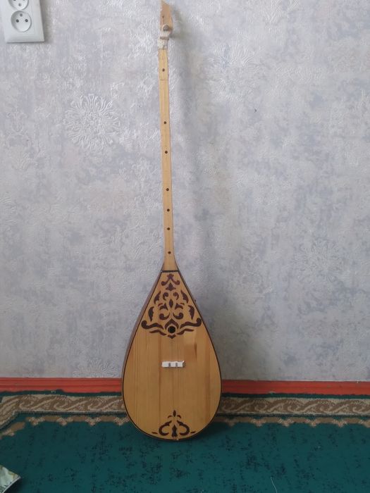 Б/у домбыра жақсы жағдайда