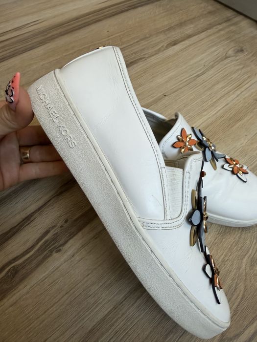 Оригинални кожени спортно/елегантни бели обувки  МК ! 36 н