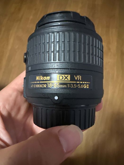 Обектив Nikkor AF-S  DX VR 18-55mm 3.5-5.6 G2