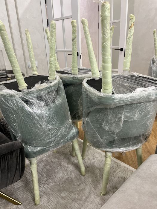 Продам новые стулья