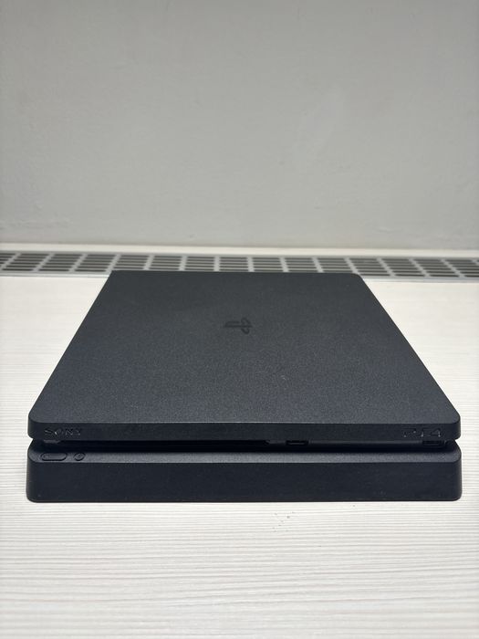 PS4 Slim 1TB SSD Samsung + 2 Controllere + 2 jocuri -Stare Foarte Bună