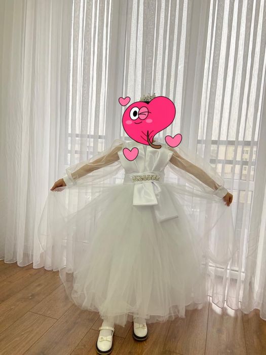 Белое нарядное платье