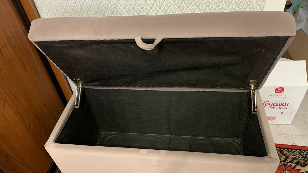 Пуфик комод, сундучок.