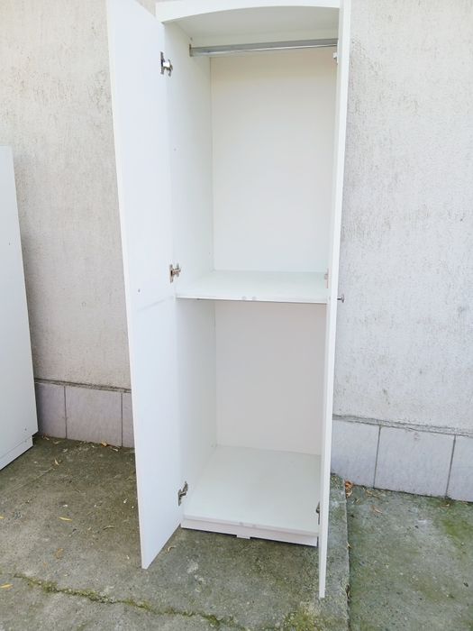 Canapele extensibile si dulapuri in stare foarte bună
