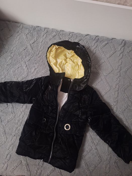 Продам куртку для девочки