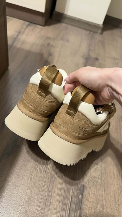 Чисто нови обувки UGG