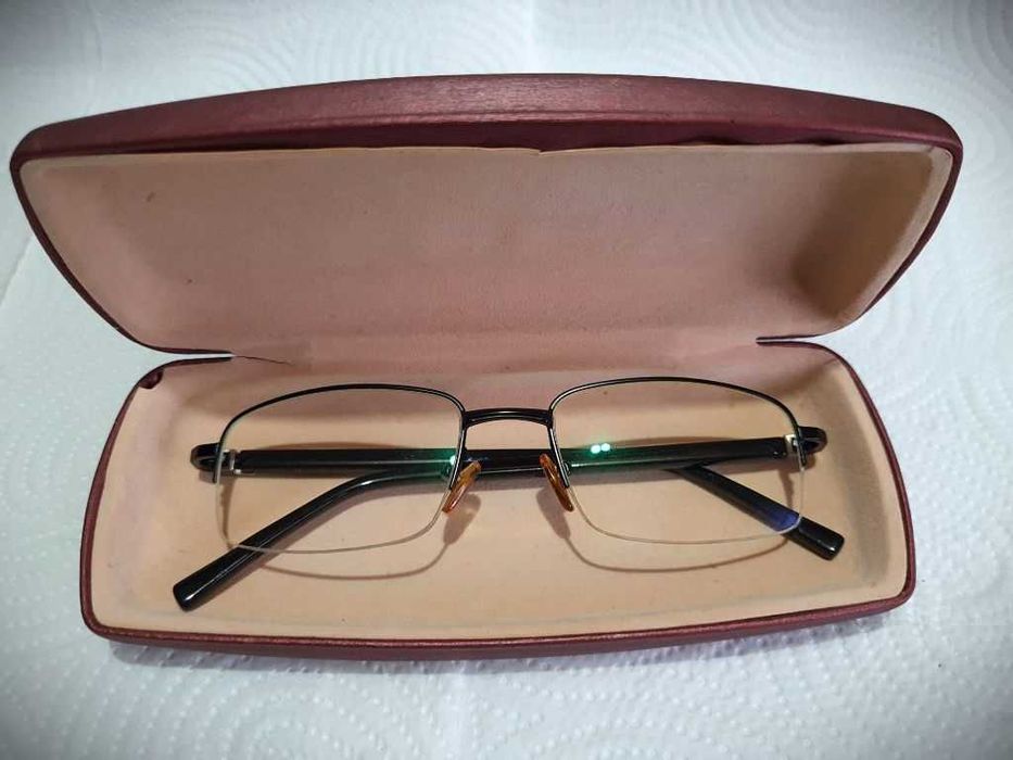 2 perechi de ochelari + 2 etuiuri