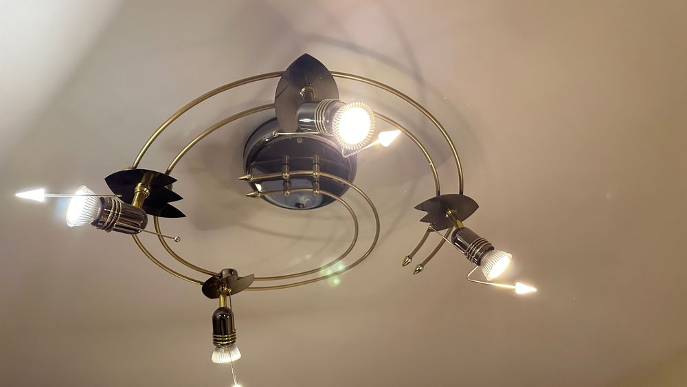 Полилей за таван