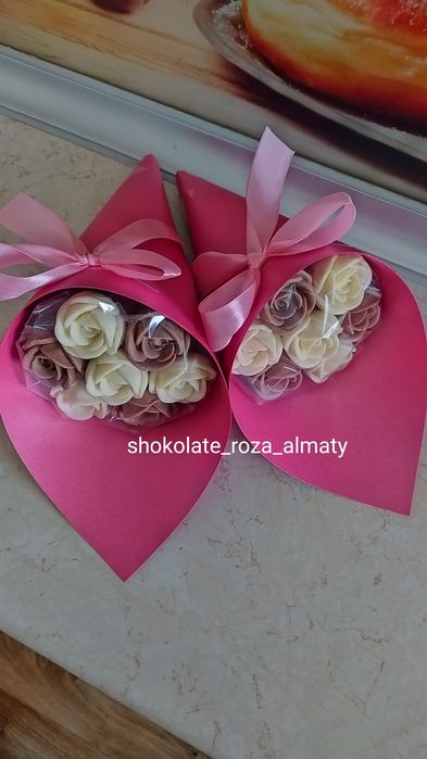 Букеты из шоколадных роз