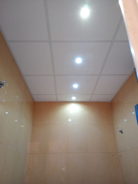 Предлагам доставка и монтаж на растерни окачени тавани за баня .