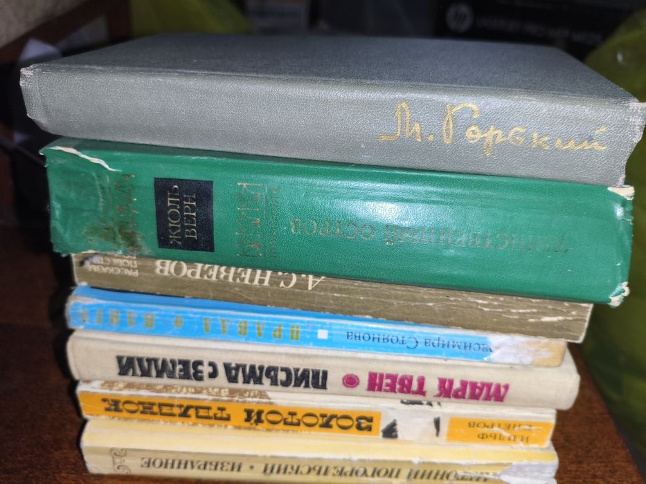 Продам книги худож литература 100 книг