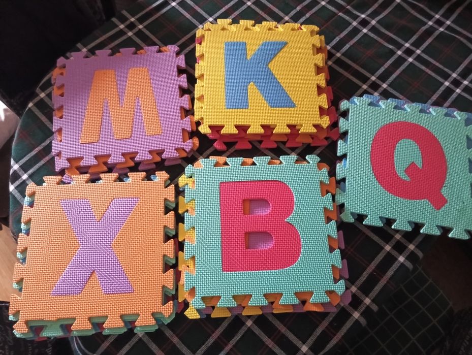 Детски килим с букви