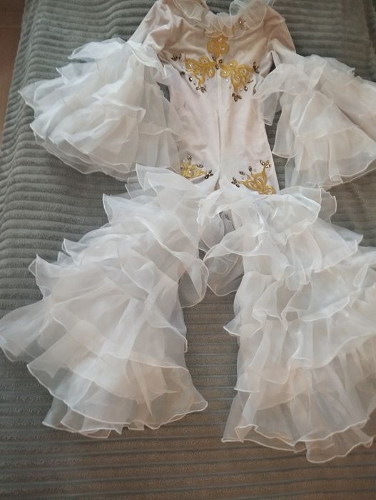 Продам костюмы детские