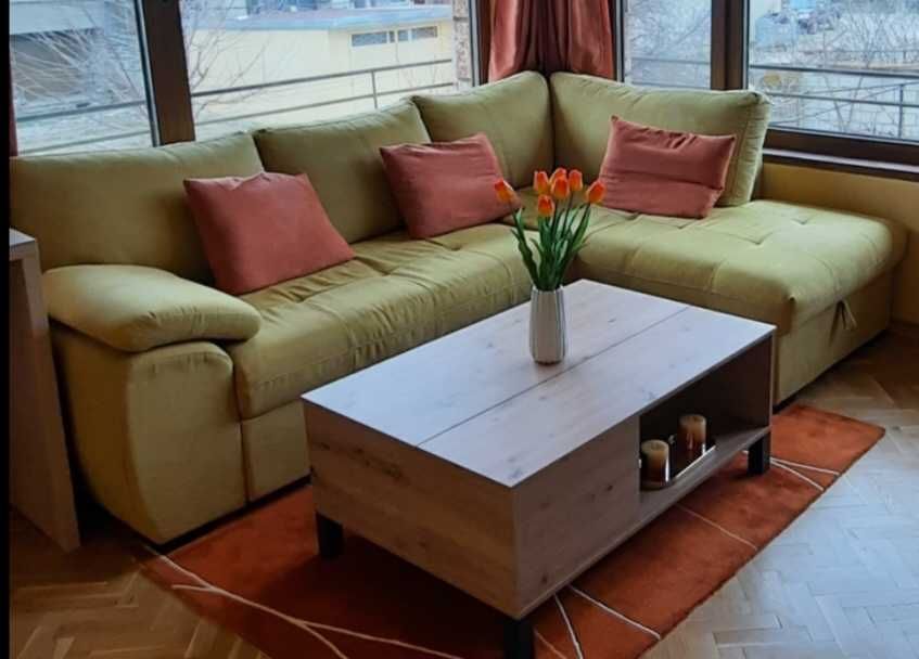 Разтегателен ъглов зелен диван в перфекно състояние. Д240 Ш170 В 90