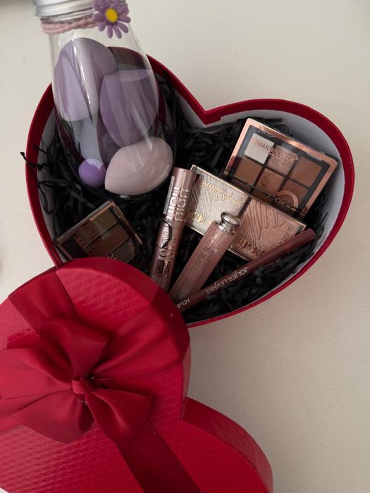 Идеальный подарок . Бокс с косметикой