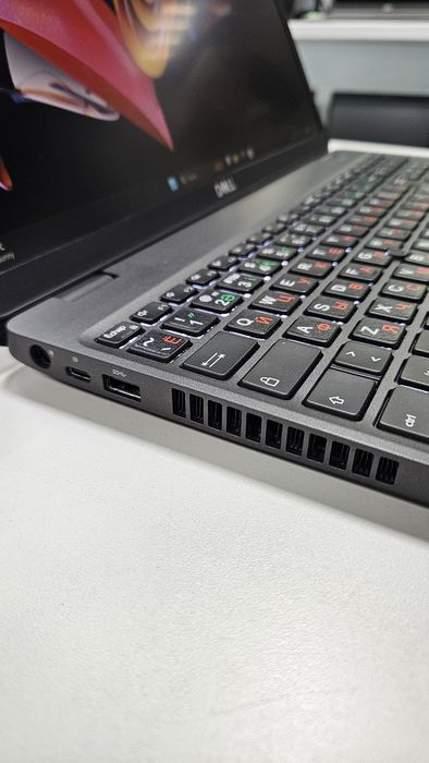 15.6" Ноутбук Dell Latitude 5500