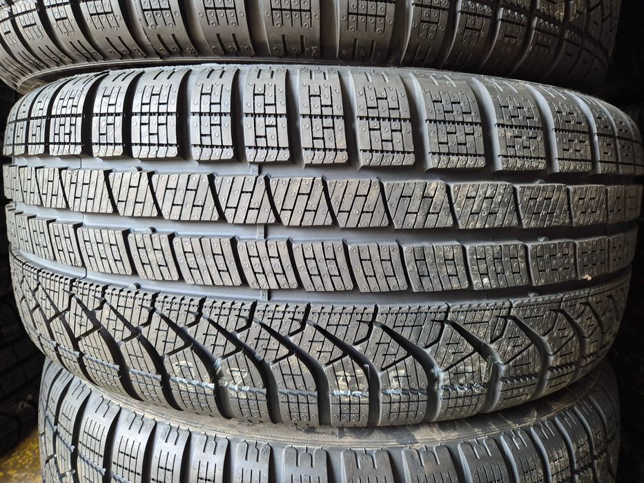 4 Anvelope de IARNA - 245/40/19 - 275/35/19 - PIRELLI P-ZERO Winter * - NOI - DOT 2024