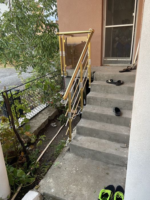 Алуминиеви и стъклени парапети