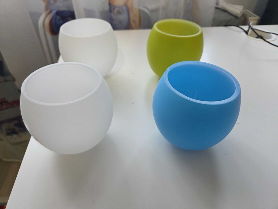 Vand 4 abajururi de sticla pentru lustra E14