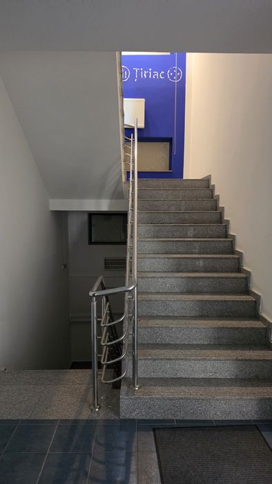 Spatiu de inchiriat (750 mp, cladire birouri), ultracentral, Focsani, 6 eur/mp