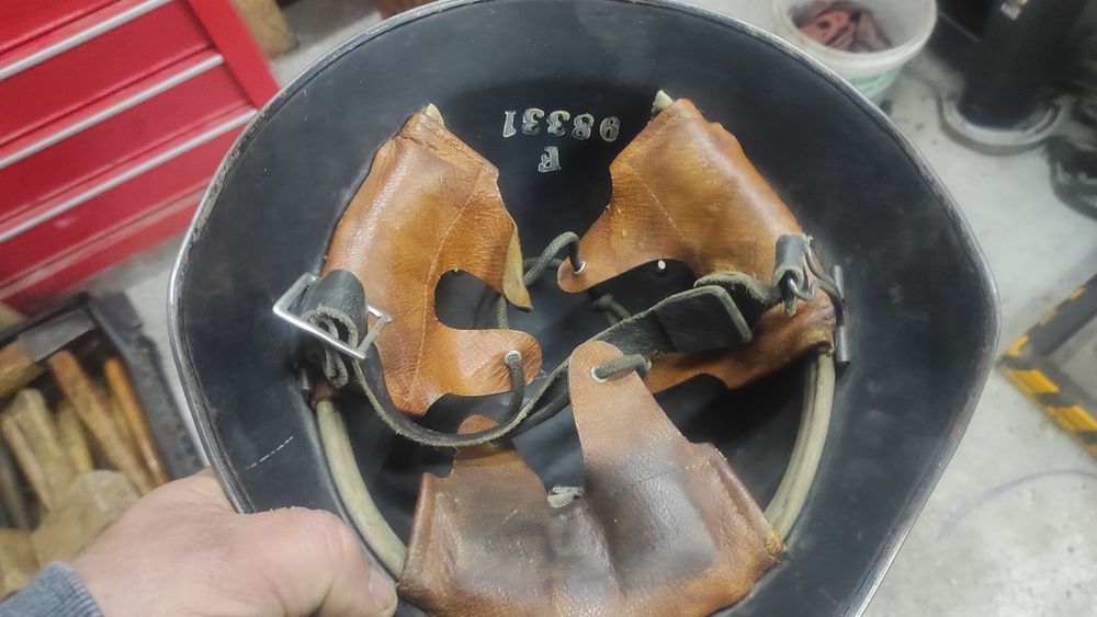 Каска мисля че е Щвеицарска