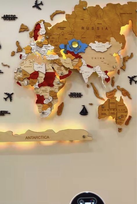 Карта мира интерьерная