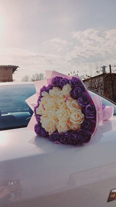 Денежный атласовый красивый букет