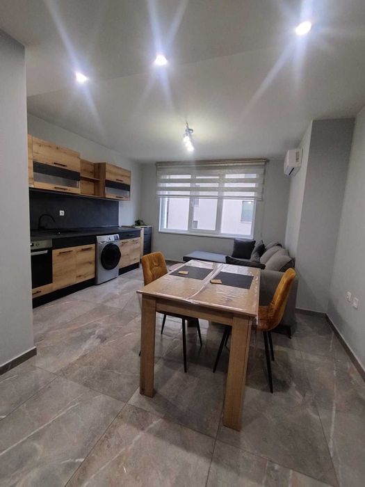 Собственик Дава Под Наем Двустаен 70m2 на Супер Център в Нова Сграда