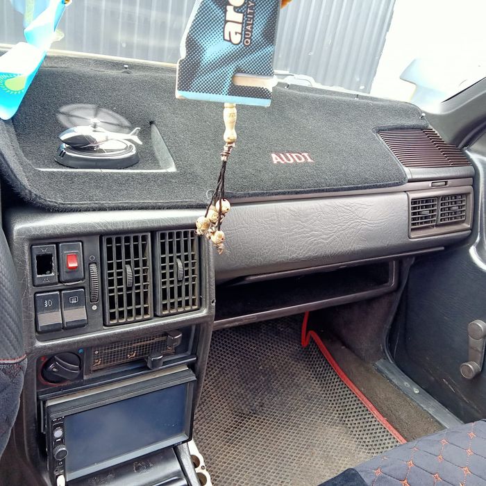 продам машину ауди 100