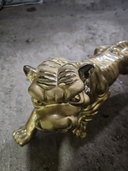Срочно продам статуэтка тигр Позолочный цвет в идеальном состоянии