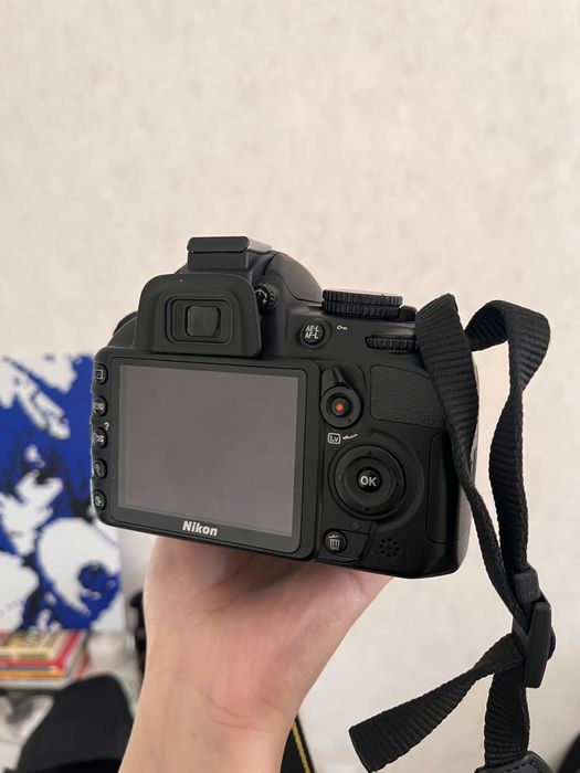 Nikon D3100 + Nikon 18-105mm VR