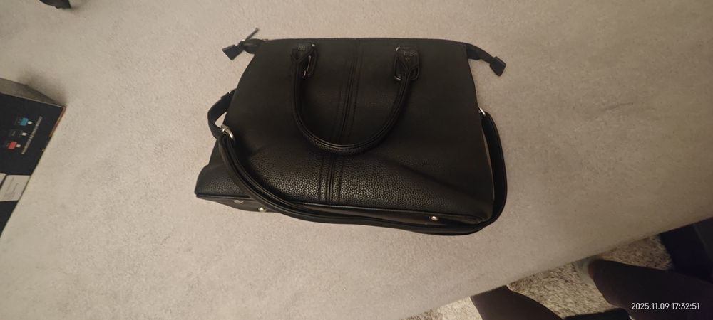 Черна чанта в отлично състояние